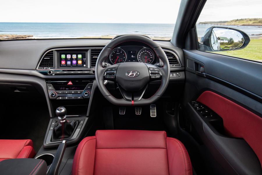 Панель приборов Hyundai Elantra SR Turbo 2016 года  (AU) (фото 29 из 31)